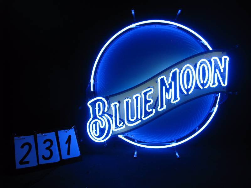 lot 231 image: Blue Moon neon NIB New in Box - Perfect