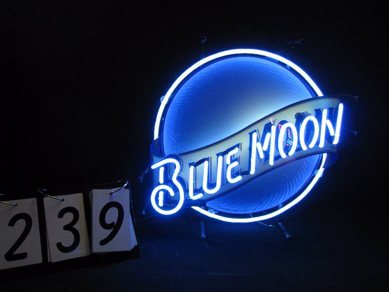 lot 239 image: Blue Moon - small version - nice, used