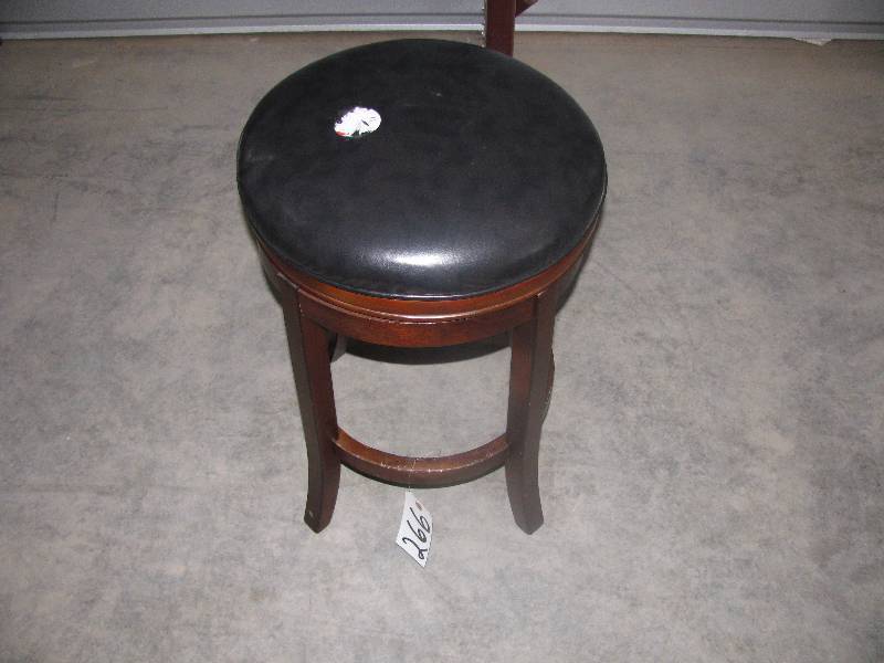 lot 262 image: Bar Stool
