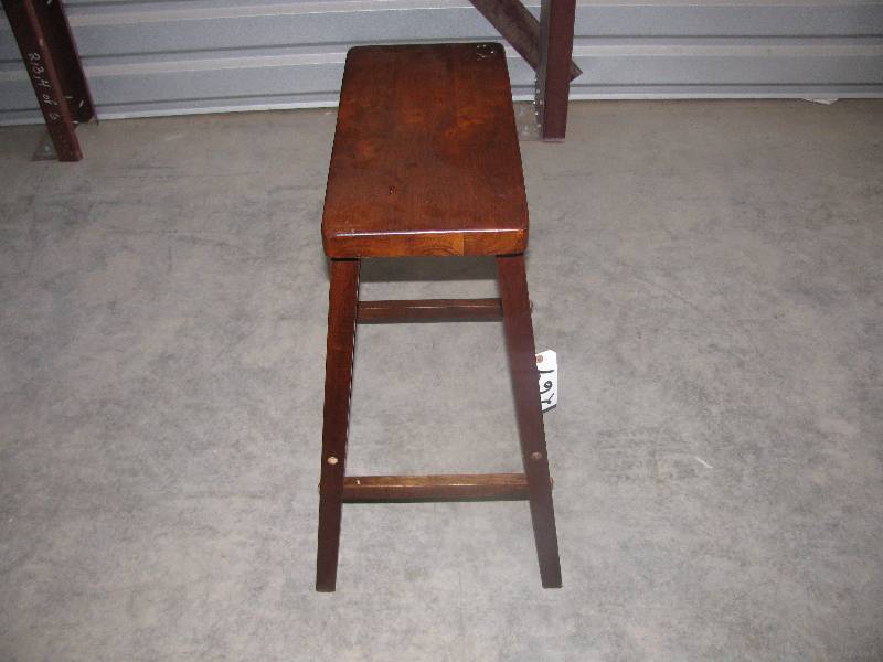 lot 264 image: Bar Stool