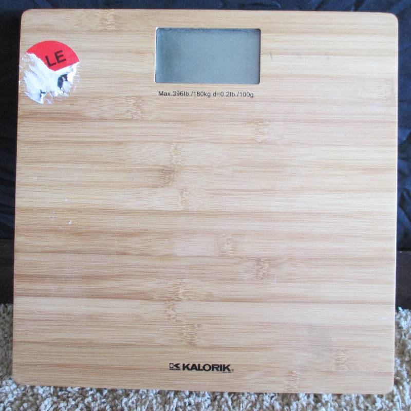 lot 271 image: Bathroom Scale