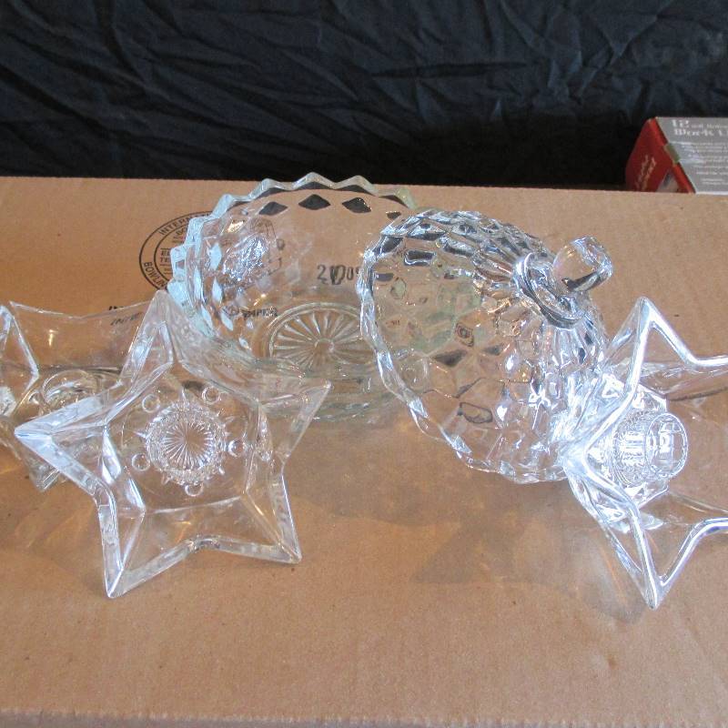 lot 302 image: Glassware
