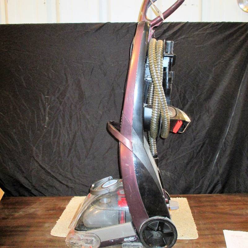 lot 60 image: Bissell Carpet Cleaner