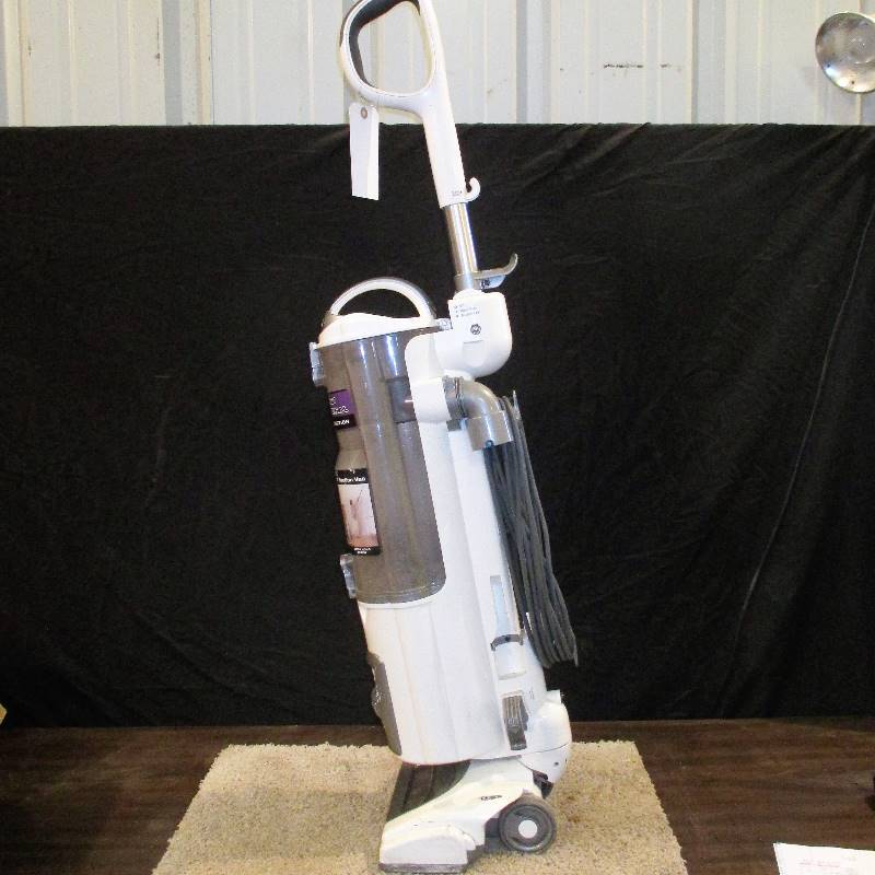 lot 54 image: Shark Vacuum
