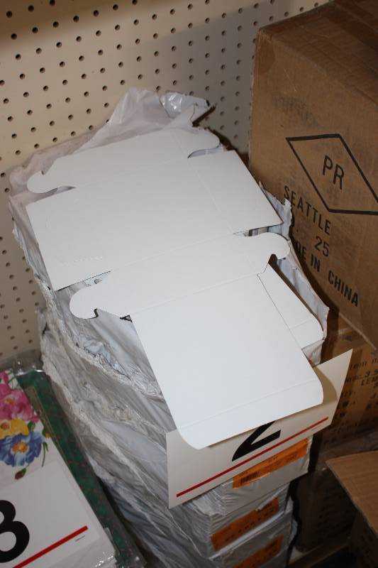 lot 2 image: Cake Carton, 5.5 x 5.5 x 2.5     Quantity 1250