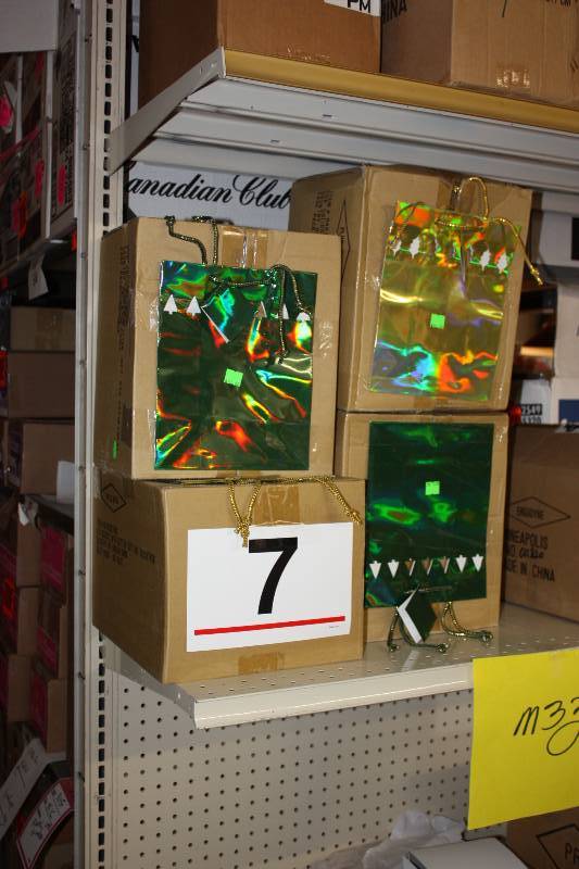 lot 7 image: Christmas Cub Gift Bag, Assorted Colors     Quantity 192