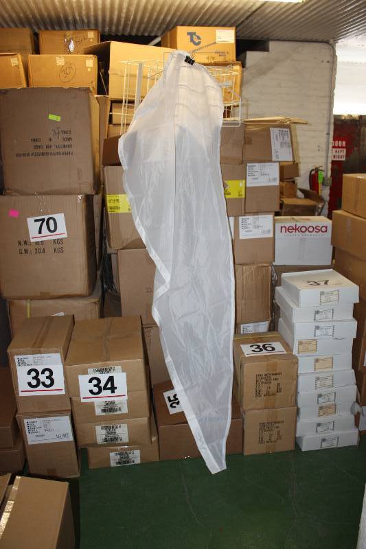 lot 10 image: 11 Outdoor Tear Drop     Quantity 168