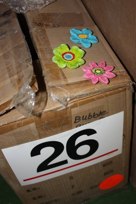 lot 26 image: Bubble gum  colored FLORAL MAGNETS, box of 3     Quantity 100