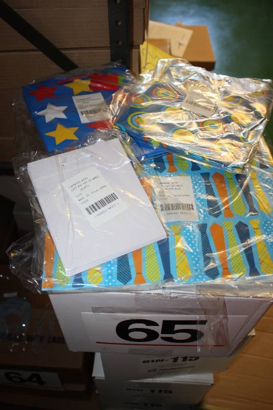 lot 65 image: Berwick Brand   Glossy Handled  gift bags    Quantity 300
