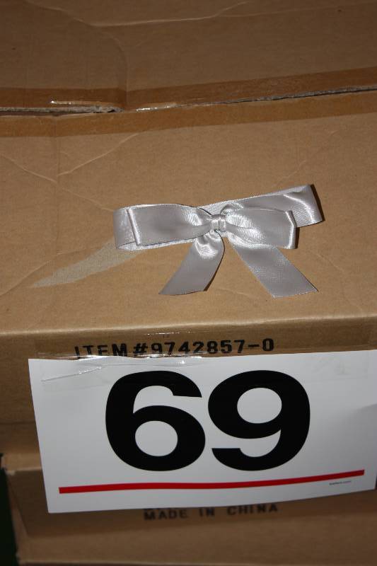 lot 69 image: Silver Ribbon Bottle  Bow     Quantity 2100