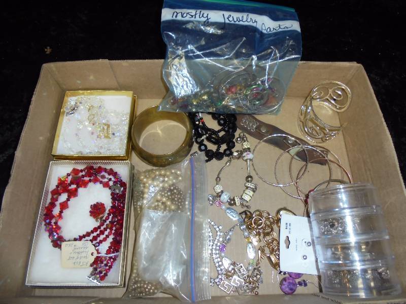 Lot - Vintage Necklaces & Misc Jewerly