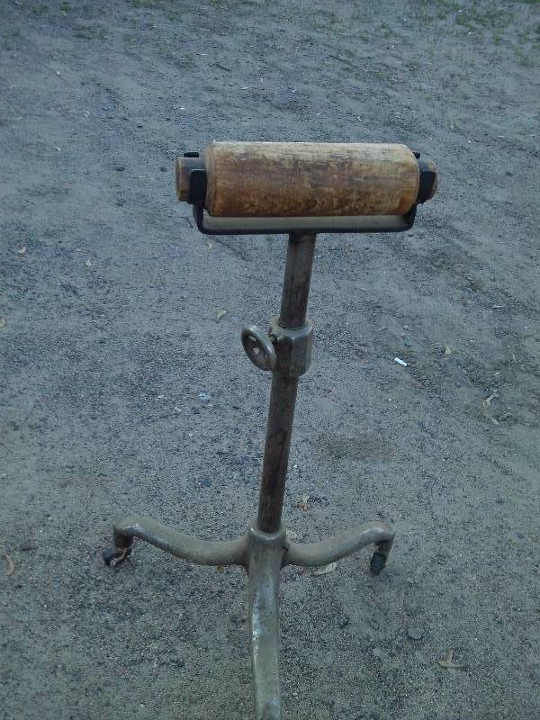 ROLLER FOR A TABLE SAW