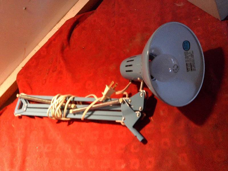 over head self attaching shop light