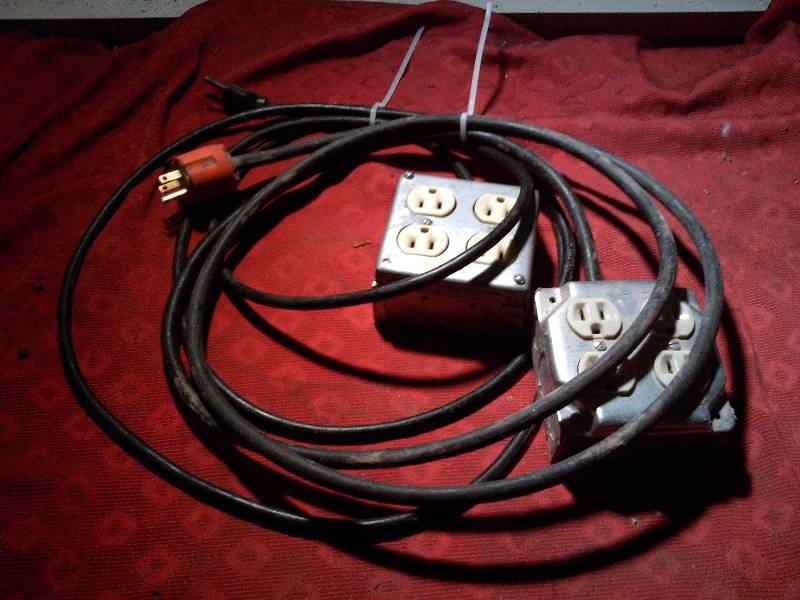 ELECTRIC CORDS WITH 4 WAY PLUGS ATTACHED