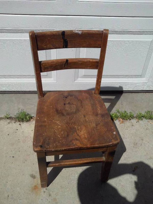 VINTAGE OAK CHILDS CHAIR