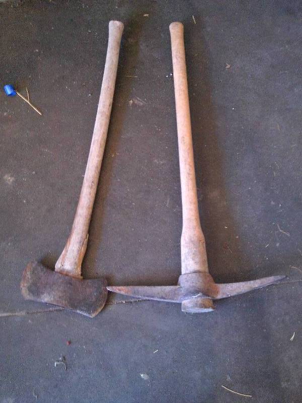 PICK AND 2 SIDED AXE