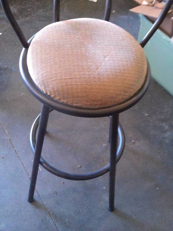 METAL FRAMED BAR STOOL