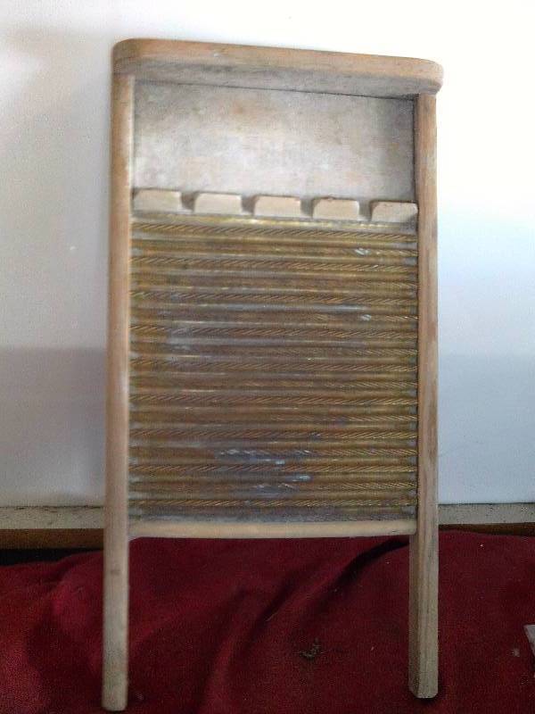 VINTAGE WASH BOARD