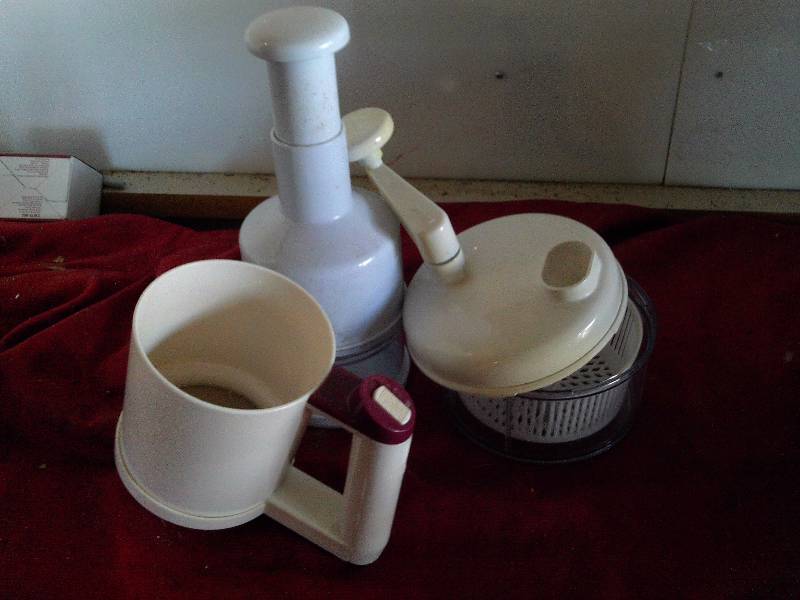 KITCHEN CHOPPERS AND SIFTER