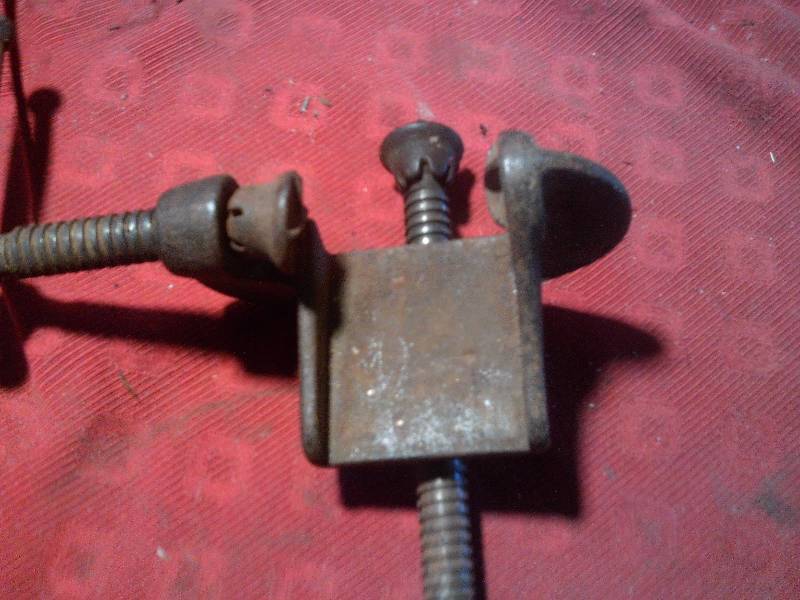 VINTAGE METAL CLAMP