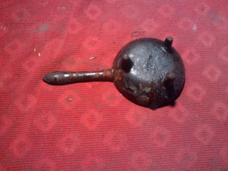 ANTIQUE CAST IRON 3 LEGGED PAN