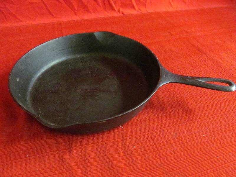 Griswold cast iron skillet