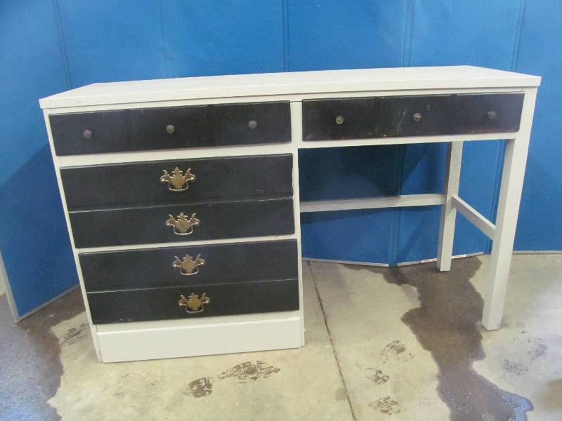 vanity dresser