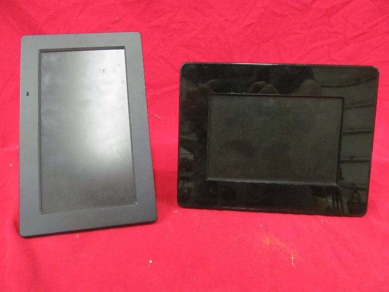 Digital photo frames