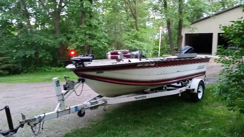 lot 1 image: 1992 Monark Boat With 90HP Outboard and Trailer