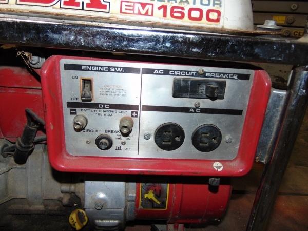 lot 5 image: 1600 Watt Honda Generator