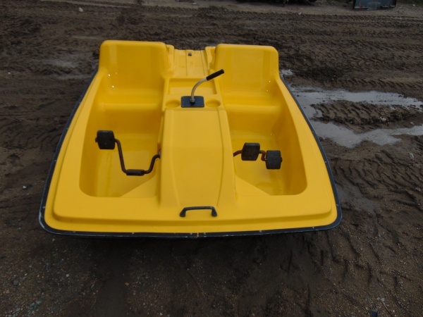 lot 2 image: Pelican International 2 Person Paddle Boat