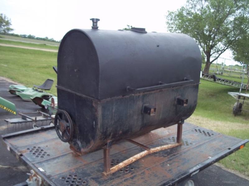lot 3 image: Barbecue Pig Roaster