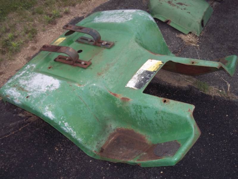 lot 6 image: John Deere 317 Fenders