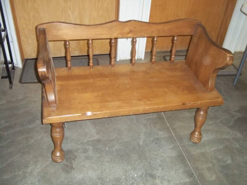 lot 14 image: 2 Seat Bench