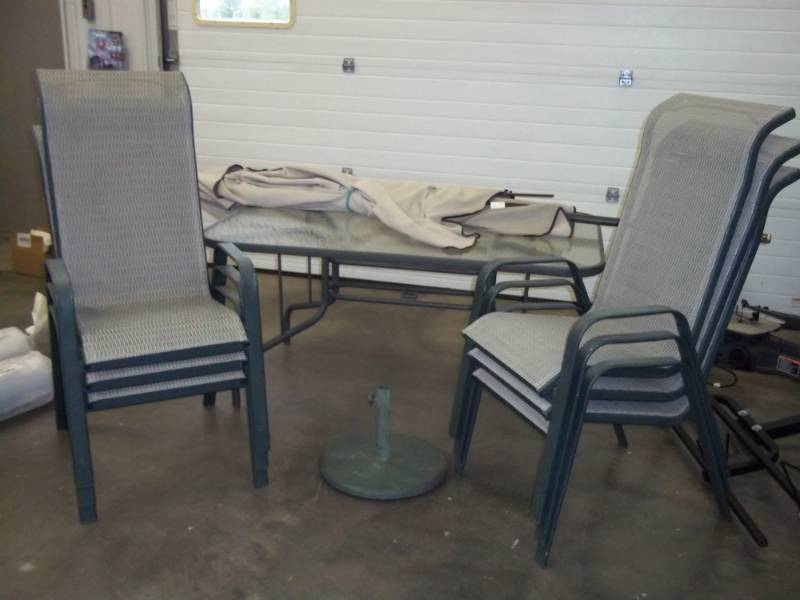 lot 30 image: Patio Set with 6 chairs, Glass top table, Umbrella