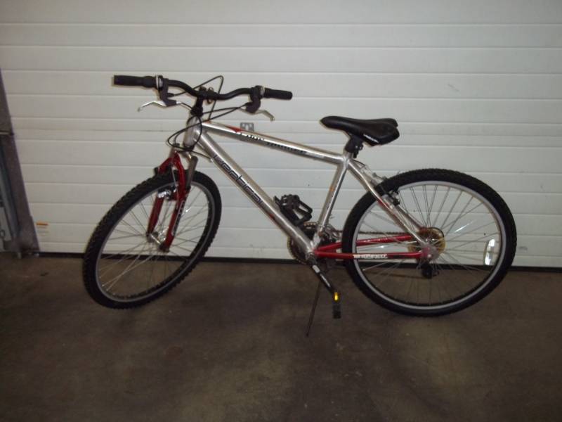 lot 34 image: Edge Runner 18 speed Bike