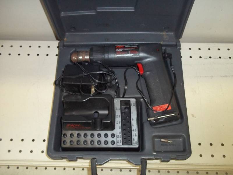 lot 45 image: Skil Cordless drill with case and charger