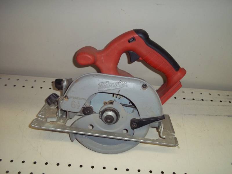 lot 57 image: Milwaukee  18v Circular Saw