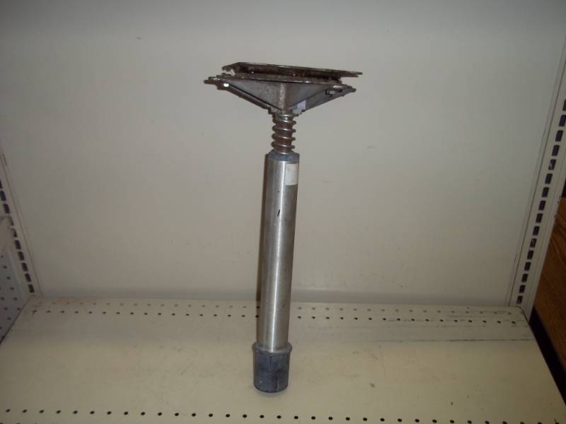 lot 62 image: Boat Seat Pedestal