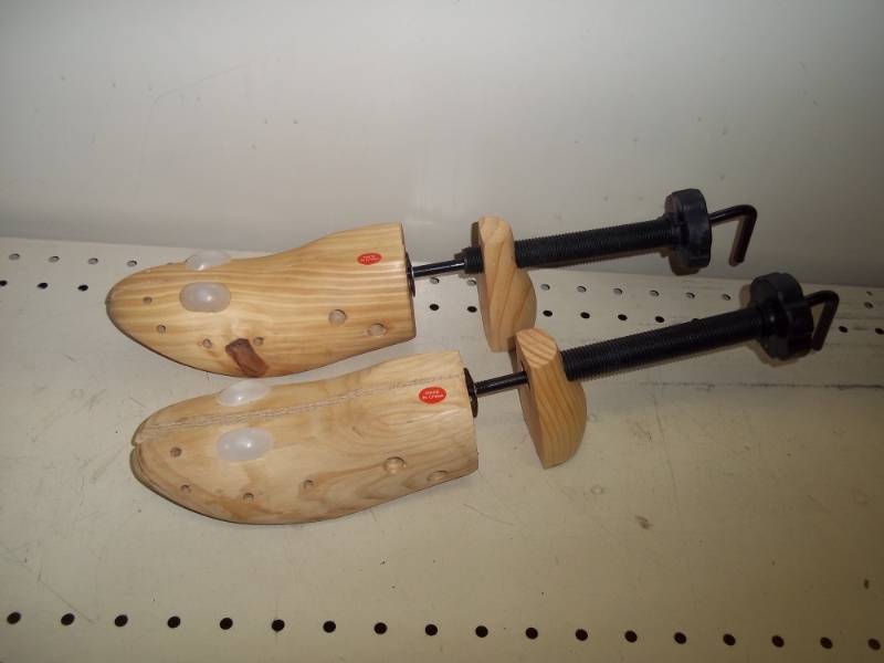 lot 63 image: New Shoe Stretcher