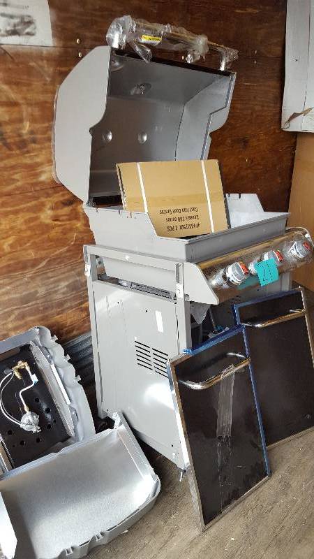 Weber Genesis E330 new but Has some damage - dented on the side see pictures