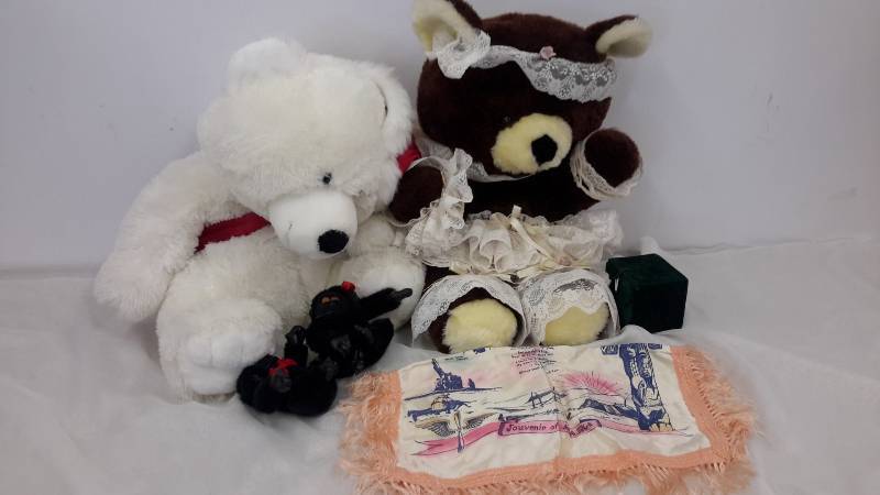 Bears, stuffed animals, Alaska tapestry