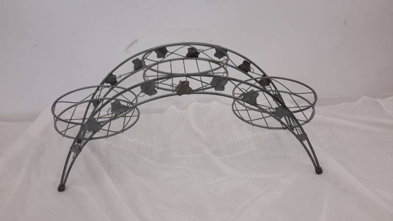 Metal plant stand