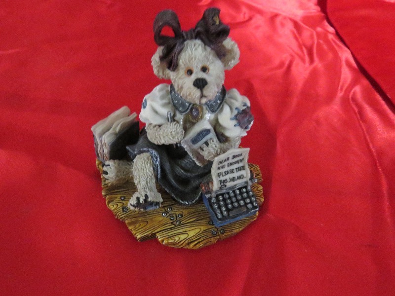 Boyds Bears figurine