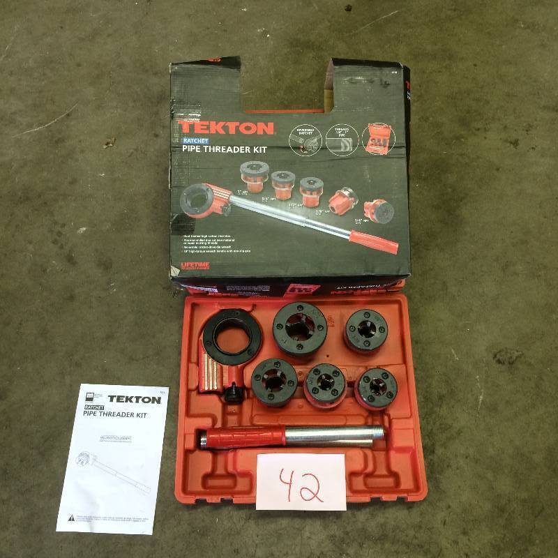 lot 42 image: TEKTON  Ratchet Pipe Threader Kit Model # 7574 Used