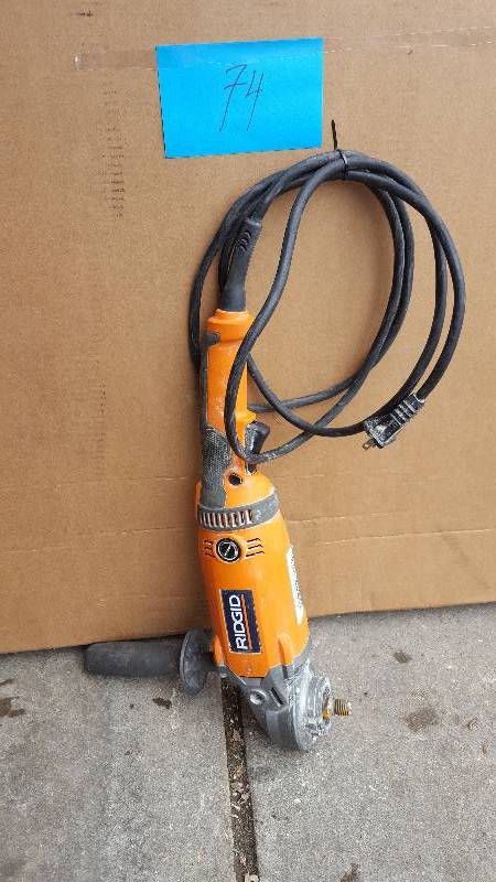 lot 74 image: Ridgid 15 Amp Corded 7 in. Twist Handle Angle Grinder missing guard