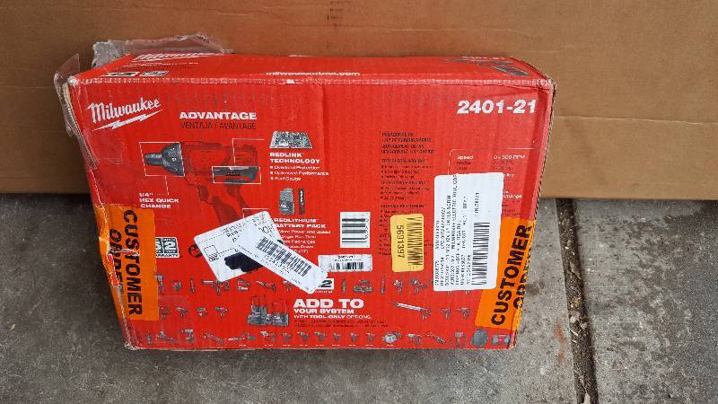 lot 90 image: Milwaukee M12 12-Volt Lithium-Ion Cordless Screwdriver Kit