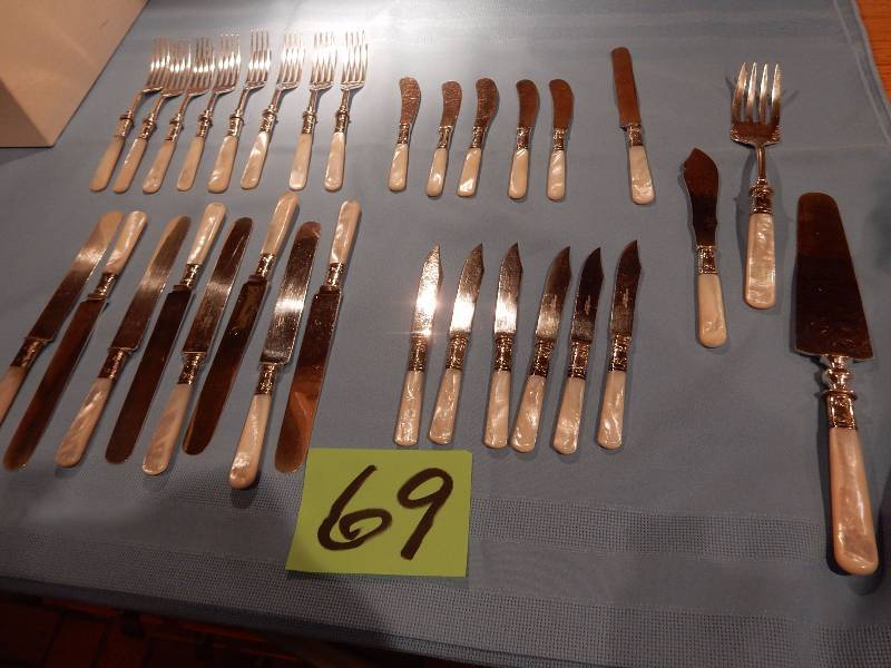Pearl Handles Luncheon Set