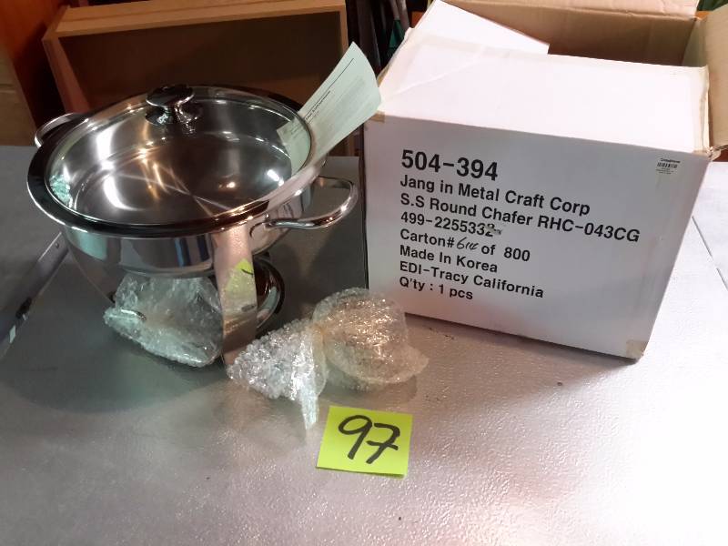 Brand new, never used Chaffing Dish from Crate and Barrel.. 13in