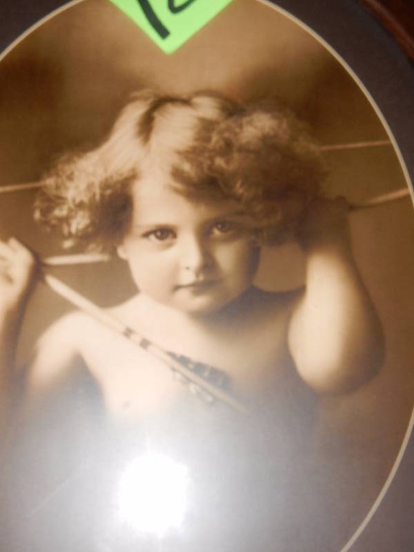 OVAL Cupid with Arrows